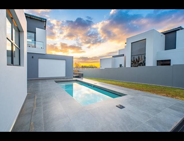 5 BEDROOM HOUSE FOR SALE IN MIDSTREAM HEIGHTS